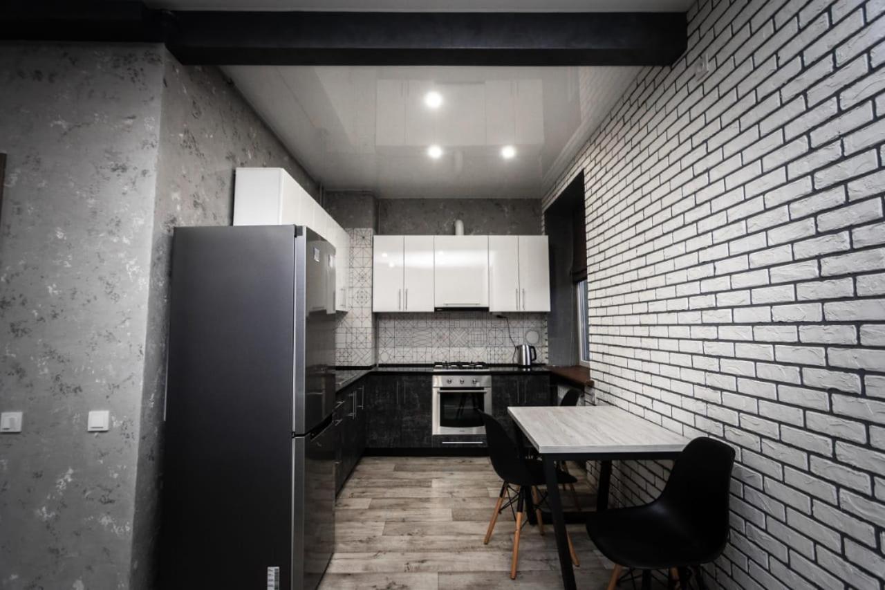 Loft Apartment On Svobody Dniprodzerzhynsk Bagian luar foto